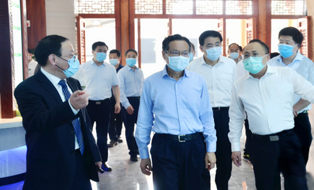 廣西壯族自治區(qū)黨委副書記、自治區(qū)人民政府主席陳武一行蒞臨海螺創(chuàng)業(yè)視察調(diào)研