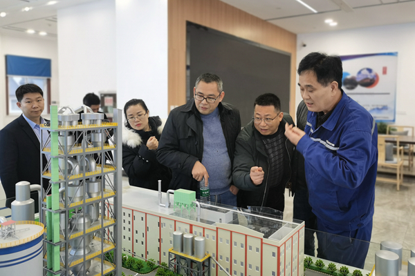 江西德安萬年青環(huán)保有限公司總經理廖源瑾帶隊到弋陽海創(chuàng)調研考察